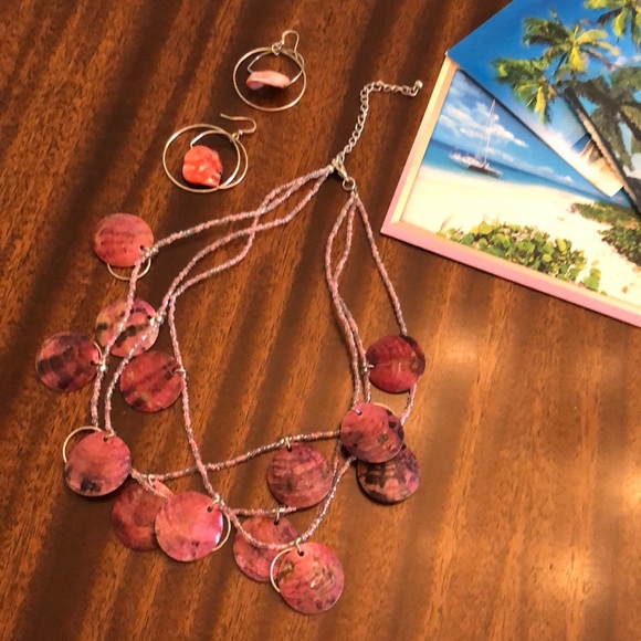 Pink shell reversible necklace and earrings set - Picture 3 of 12